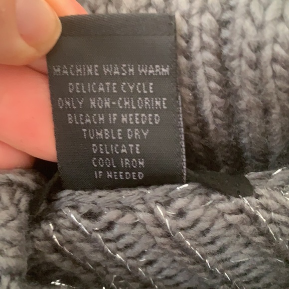 Steve Madden gray and silver sweater shawl/poncho one size fits most - Picture 3 of 4